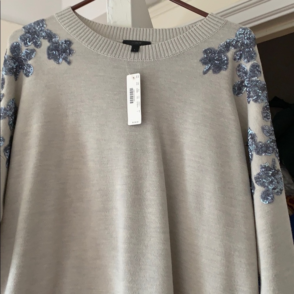 Beautiful knit sweater with sequin detail